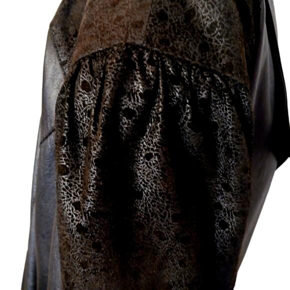 Y2K Leather Coat TEXTURED DETAIL Size L BLACK Patterned Accents Oversized Snaps - Picture 2 of 16